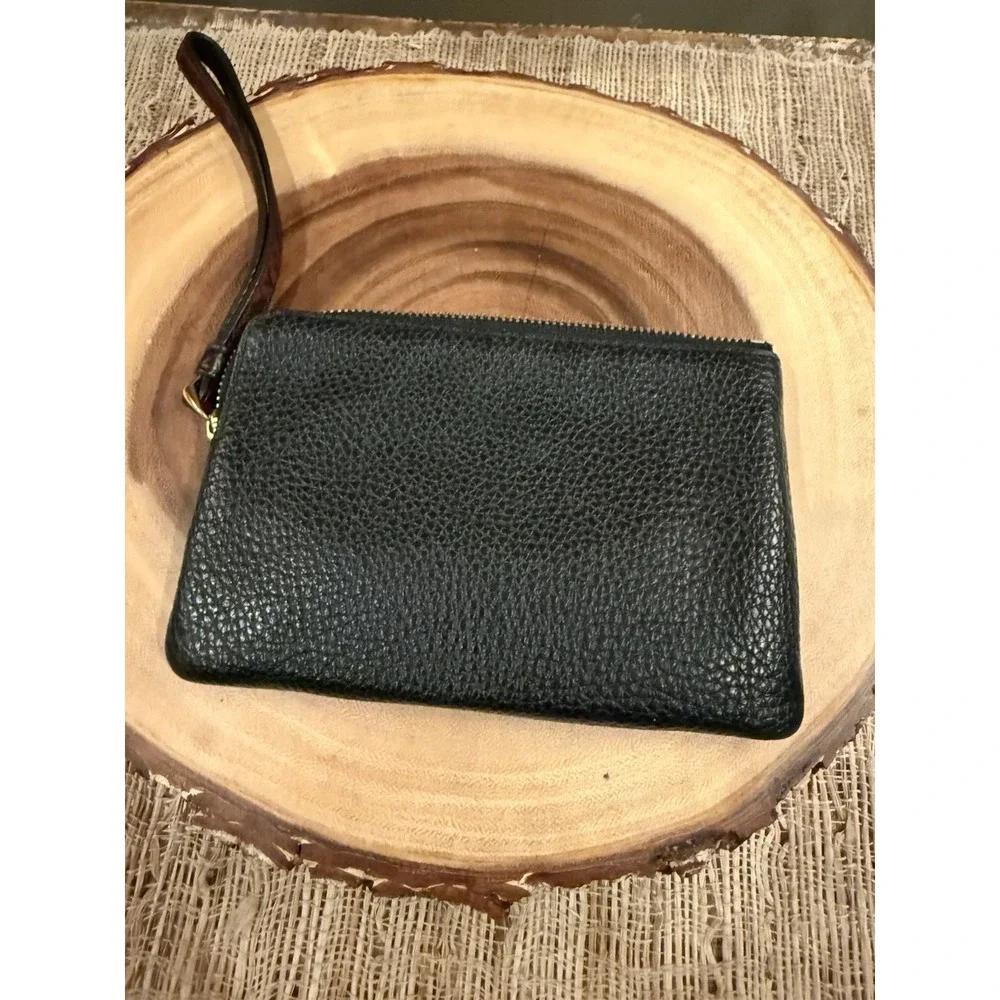 Coach corner zip